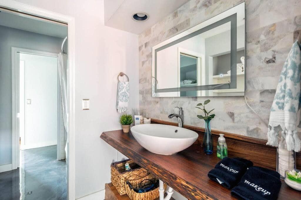 Walk To Broadway Charming Modern Historic Townhome Nashville Bagian luar foto
