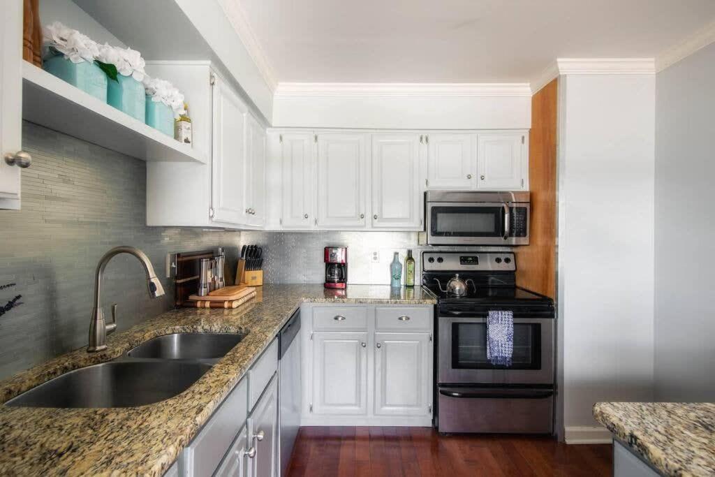 Walk To Broadway Charming Modern Historic Townhome Nashville Bagian luar foto