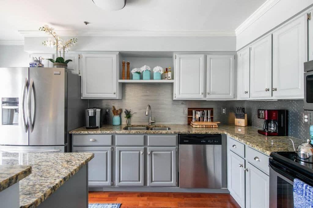 Walk To Broadway Charming Modern Historic Townhome Nashville Bagian luar foto