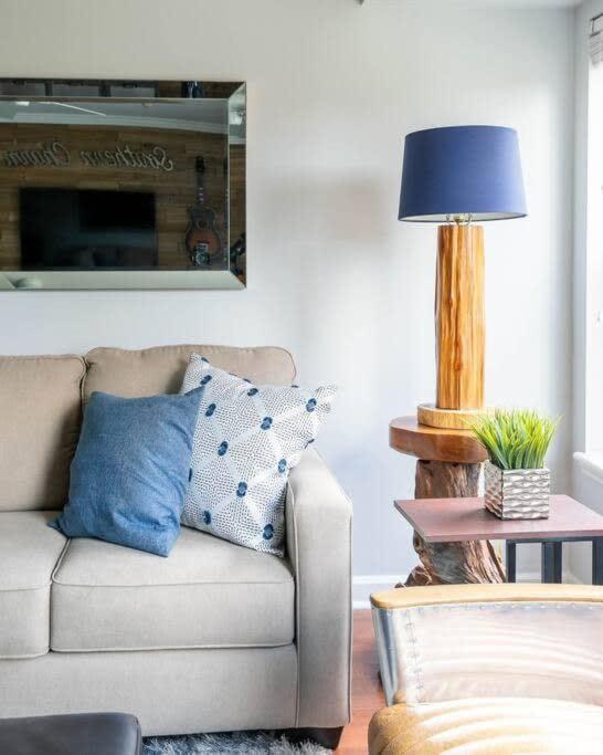 Walk To Broadway Charming Modern Historic Townhome Nashville Bagian luar foto