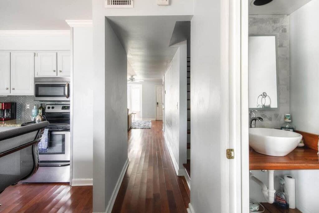 Walk To Broadway Charming Modern Historic Townhome Nashville Bagian luar foto