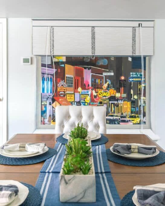 Walk To Broadway Charming Modern Historic Townhome Nashville Bagian luar foto