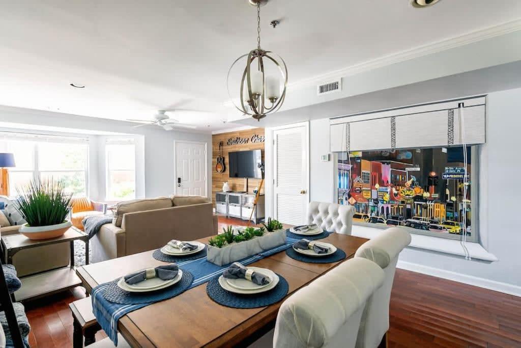 Walk To Broadway Charming Modern Historic Townhome Nashville Bagian luar foto