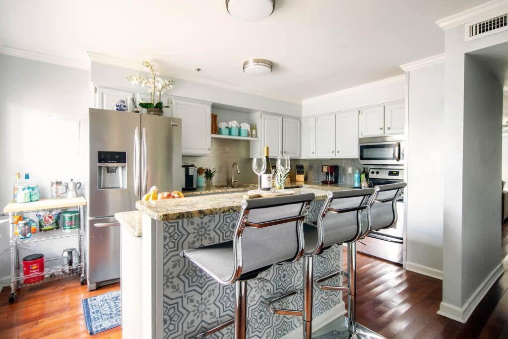 Walk To Broadway Charming Modern Historic Townhome Nashville Bagian luar foto