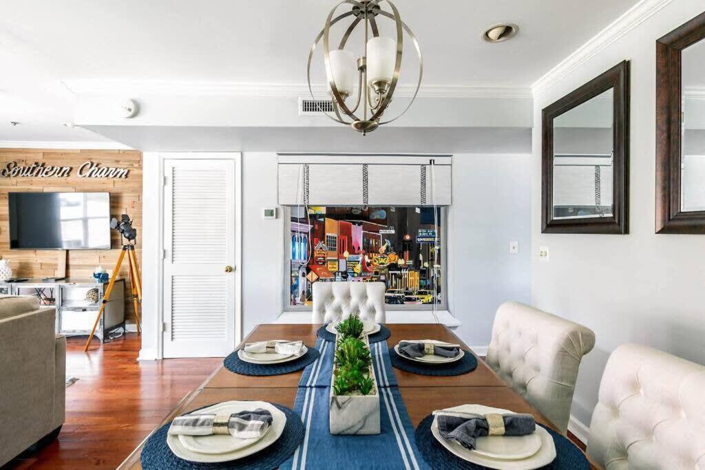Walk To Broadway Charming Modern Historic Townhome Nashville Bagian luar foto